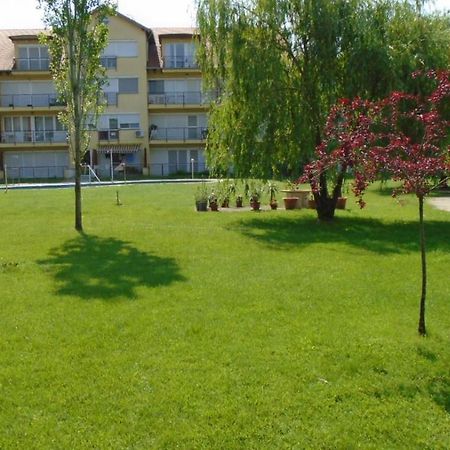 Venusz Apartman Cserkeszolo Exterior photo