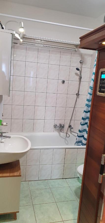 Venusz Apartman Cserkeszolo Exterior photo